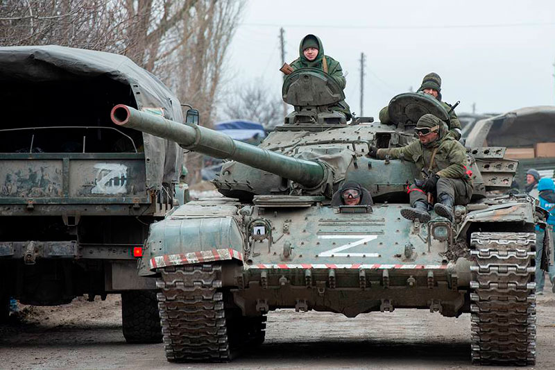 Таксист погиб: в Сумской области российские военные обстреляли такси с гражданскими